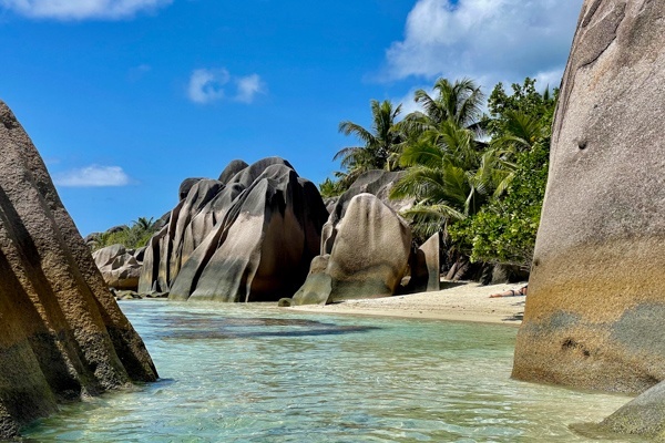 Granitfelsen am Stand Anse Souce d'Argent auf La Digue, Seychellen