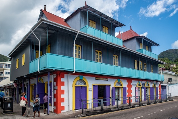 Buntes Haus in Victoria auf Mahe, Seychellen