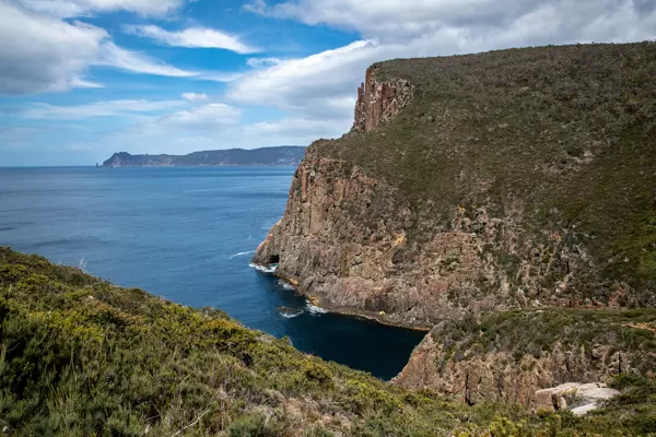 Ausblick bei der Wanderung auf dem Tasman Costal Trail in Tasmanien