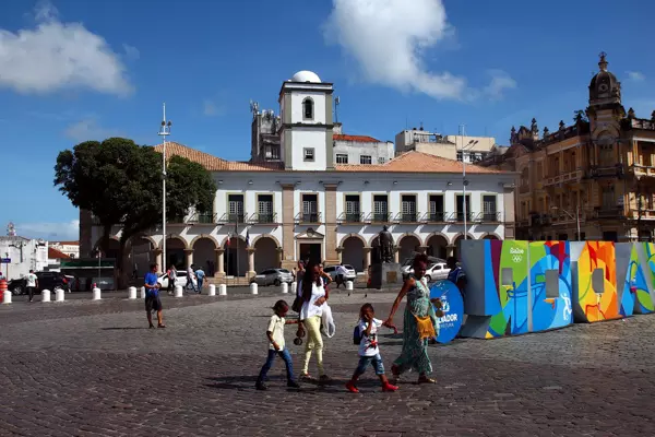 Grenzenlose Lebendigkeit, die Stadt Salvador hat neben viel Kultur auch eine endlos lange Badeküste zu bieten, Brasilien