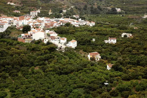 Eines der weißen Dörfer der Costa del Sol, welches von den Arabern gegründet wurde, Benamargosa, Andalusien, Spanien