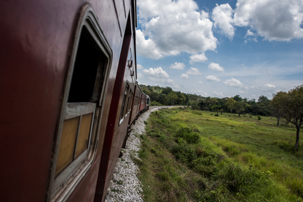 Mit dem Zug durch Hochland von Nuwara Eliya, Sri Lanka