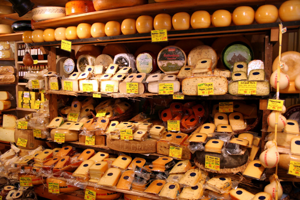 Edamer, Gouda und Leerdammer sind nur einige der Käsesorten aus den Niederlanden, Amsterdam